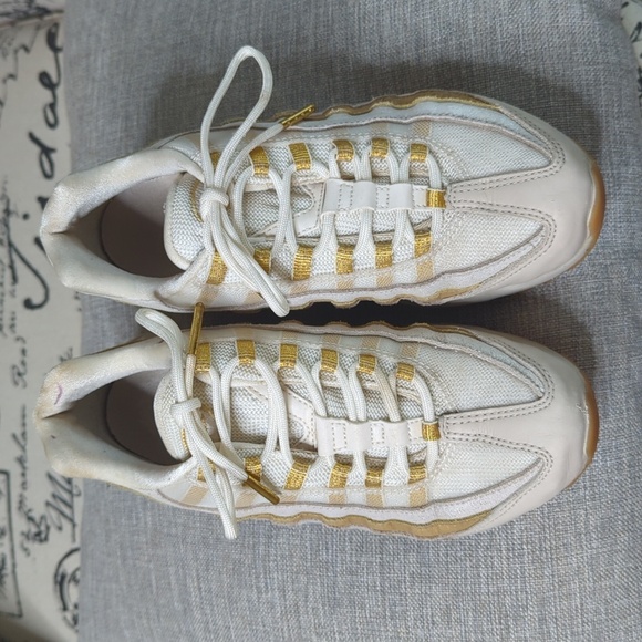 Nike Air Max 95 Av8428-001 Desert Sand Metallic Gold-Summit White Women's Size 7 - Picture 4 of 16